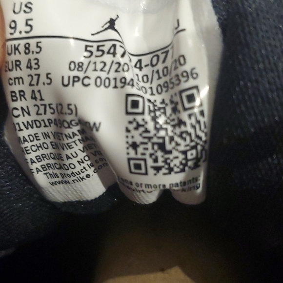 Air jordan 1 mid size 91/2 - Picture 3 of 3